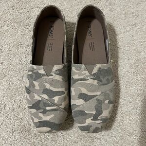 TOMS shoes, women’s size 8.5